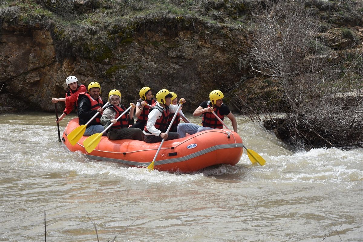 Kelkit Çayı\'nda Rafting Heyecanı
