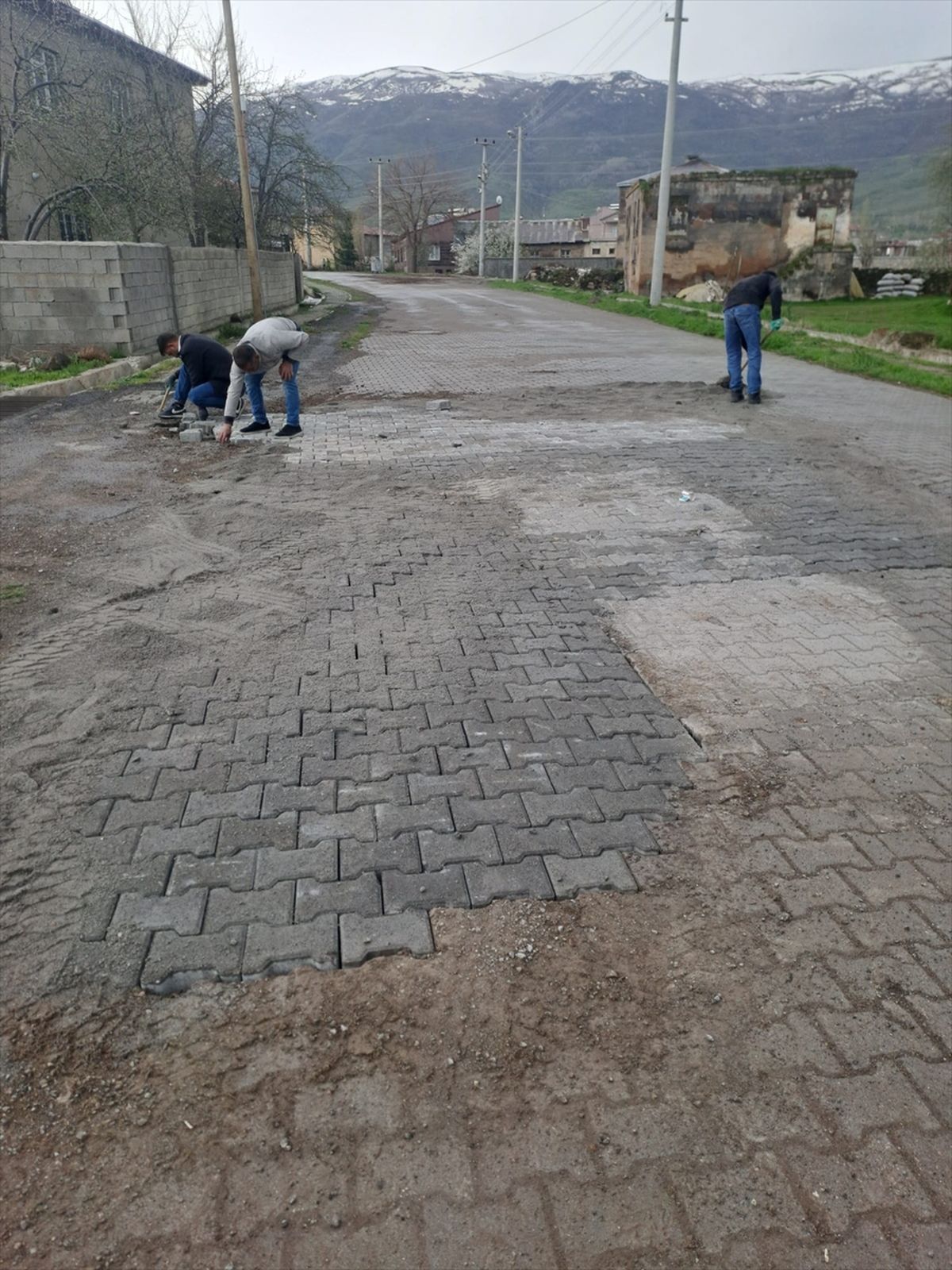 Güroymak\'ta Parke Taşı Döşeme Çalışmaları Sürüyor