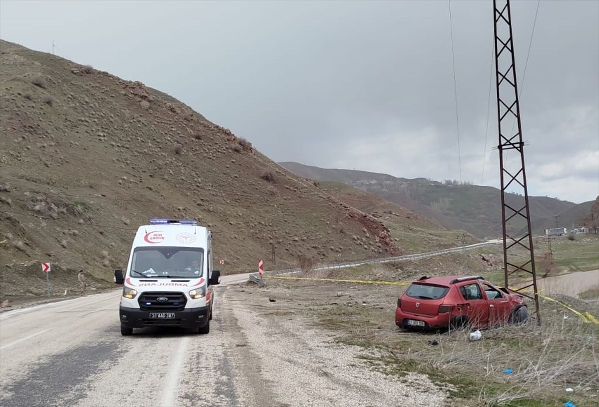 Hakkari\'de Trafik Kazası: 1 Ölü, 1 Yaralı