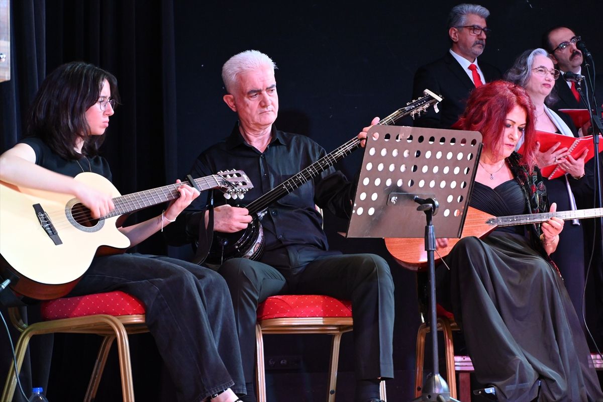 Antalya\'da Anadolu Ezgileri Korosu Konser Verdi