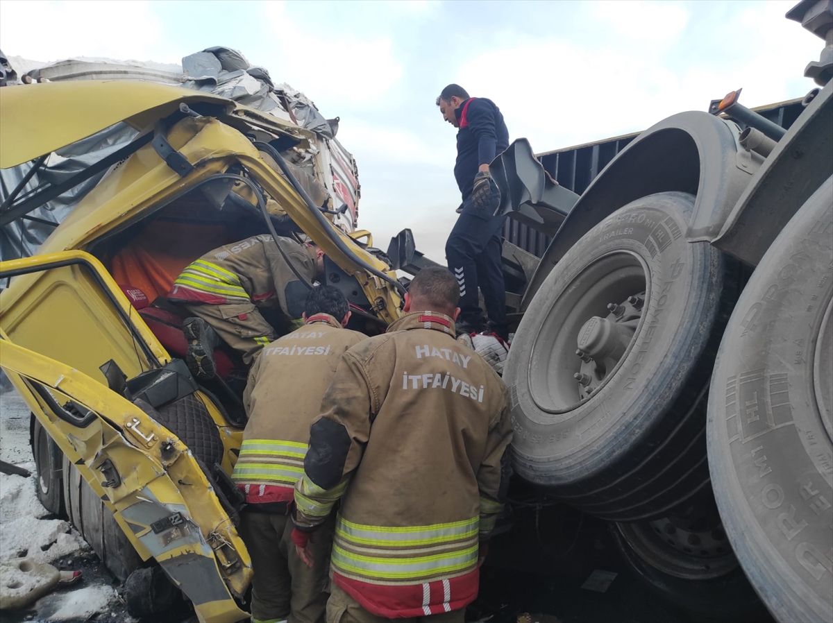 İskenderun\'da Tır Kazası: 3 Yaralı