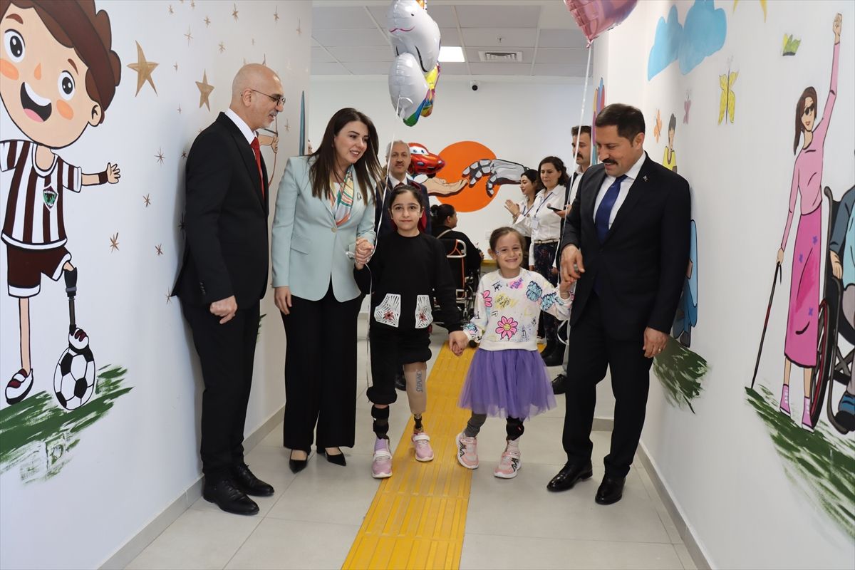 Hatay\'da engelli çocuklar, 23 Nisan dolayısıyla çeşitli etkinliklerle bir araya geldi