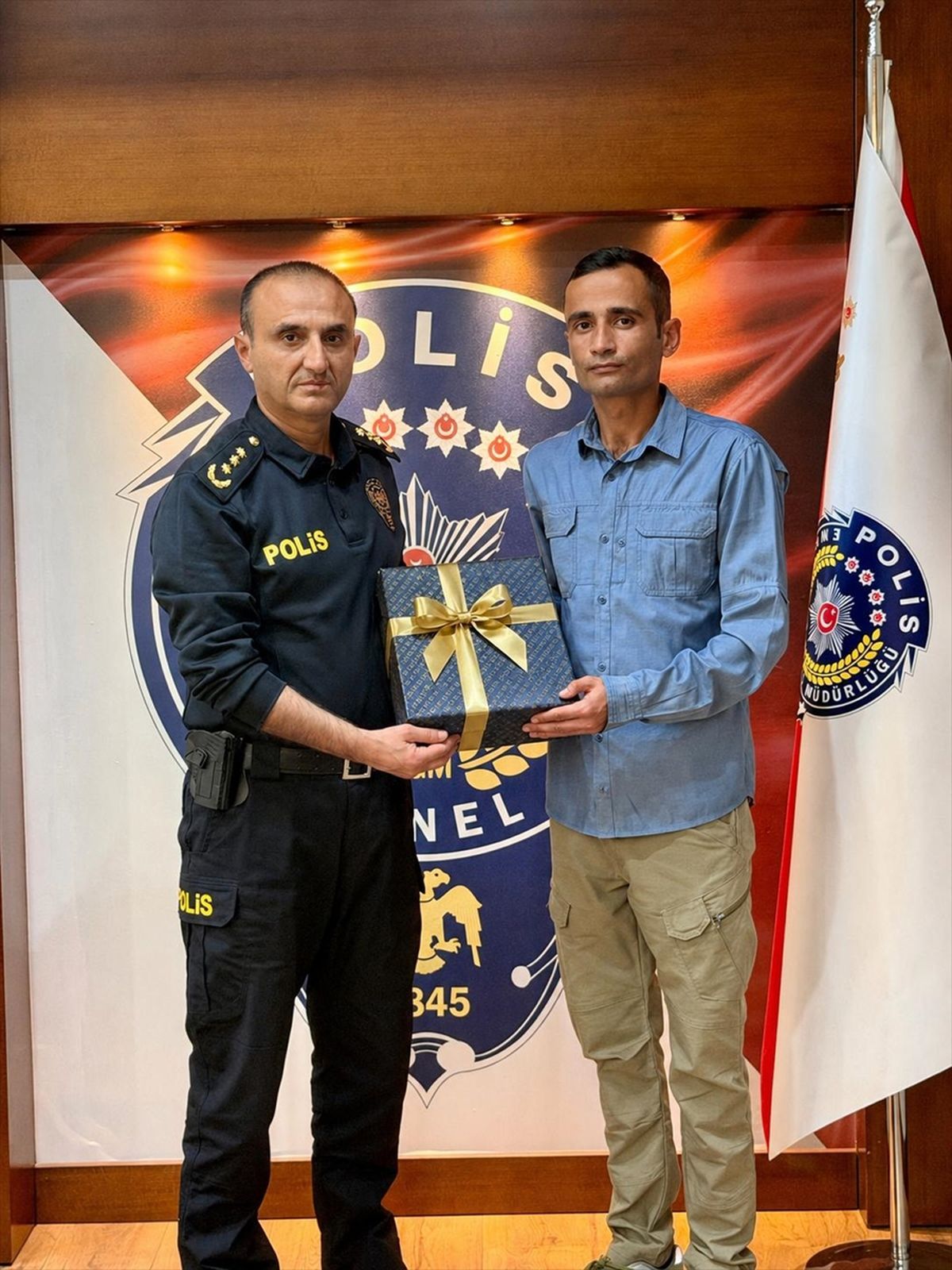 Polis Memuruna Ödül