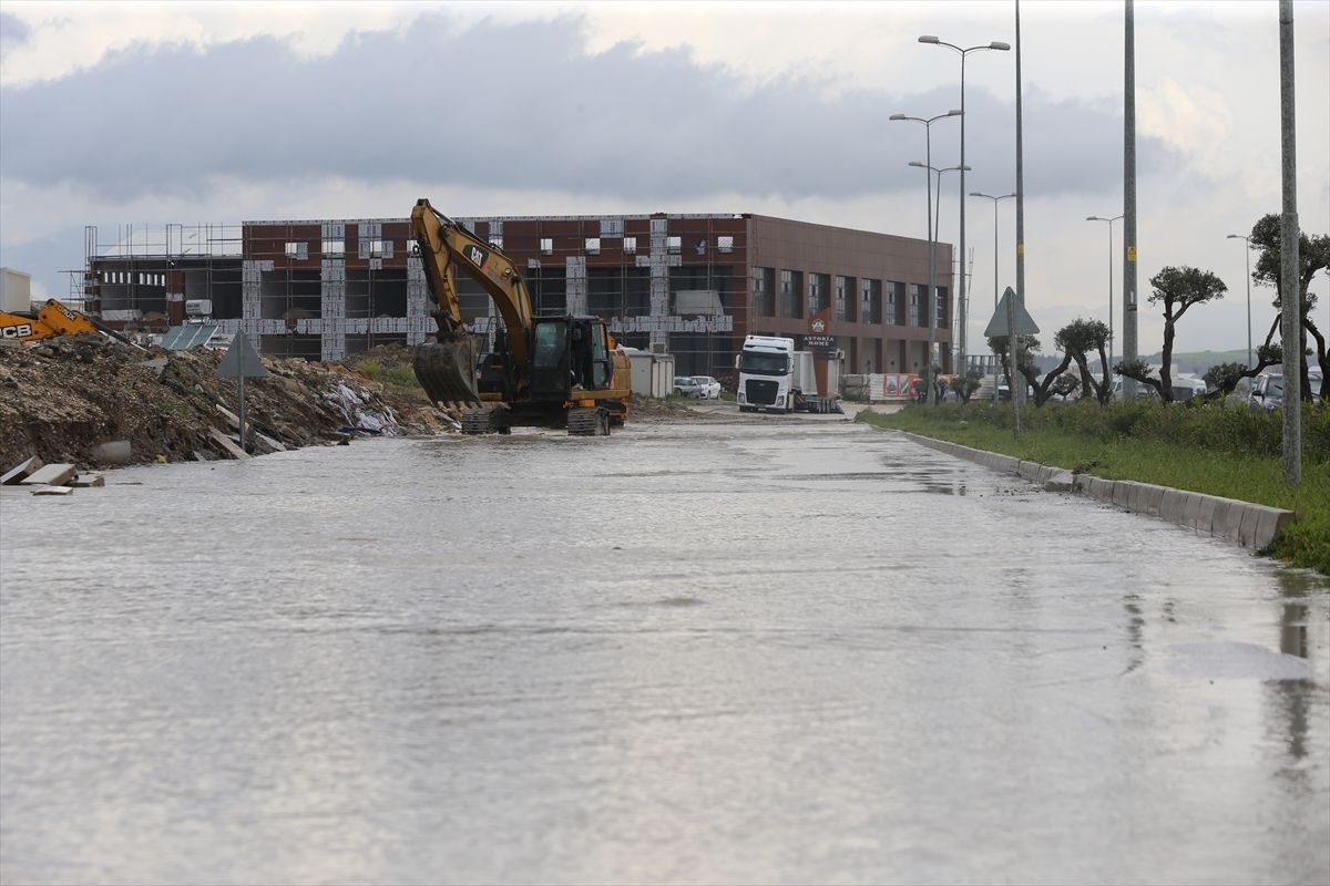 Hatay\'da Sağanak Yağış Hayatı Olumsuz Etkiledi