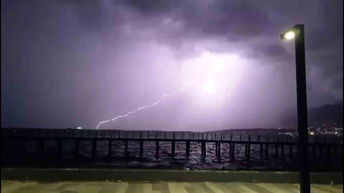 Hatay\'da Şiddetli Yağış ve Yıldırım