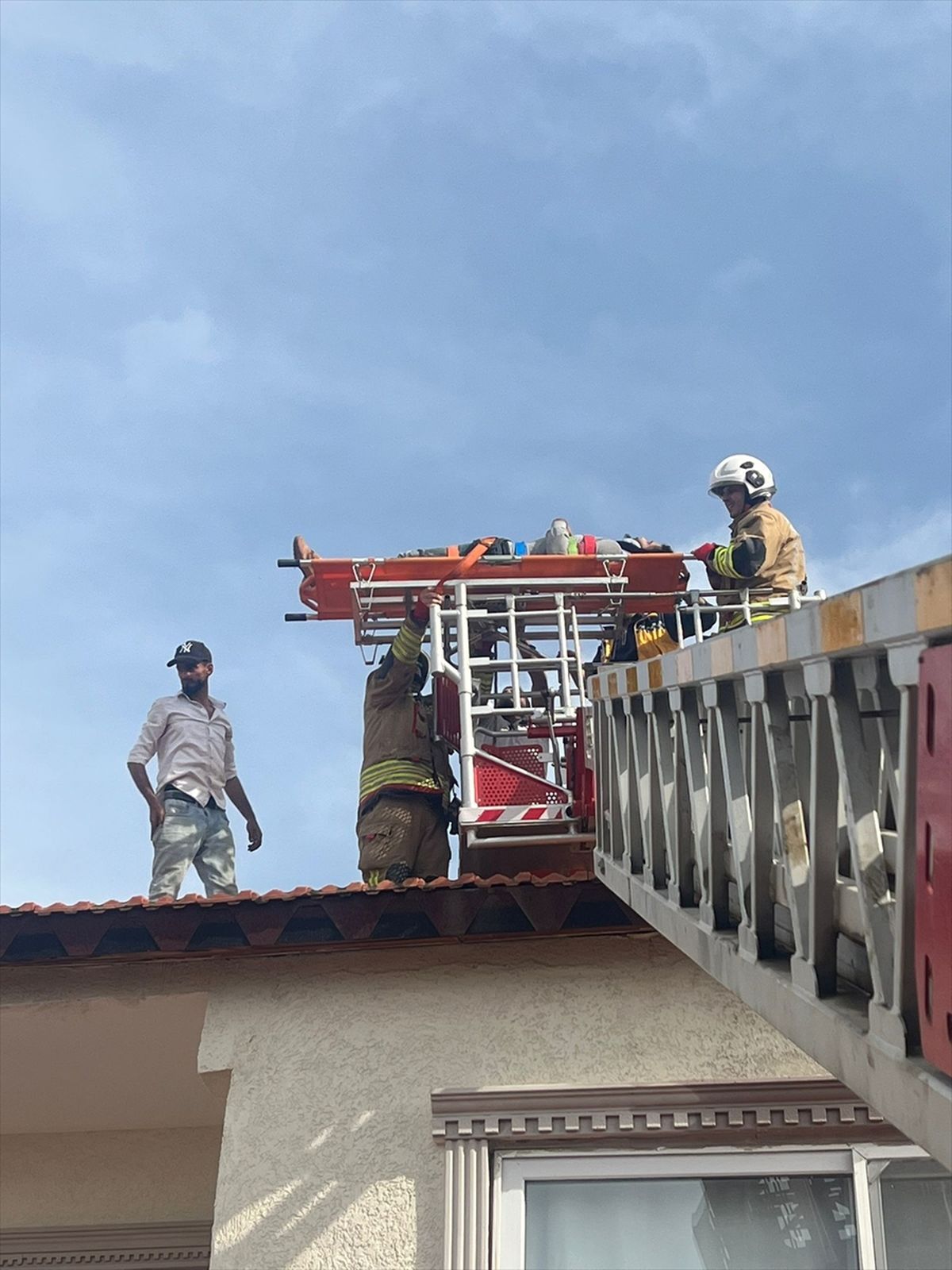 Arsuz\'da Çatıdan Düşen İşçi Yaralandı