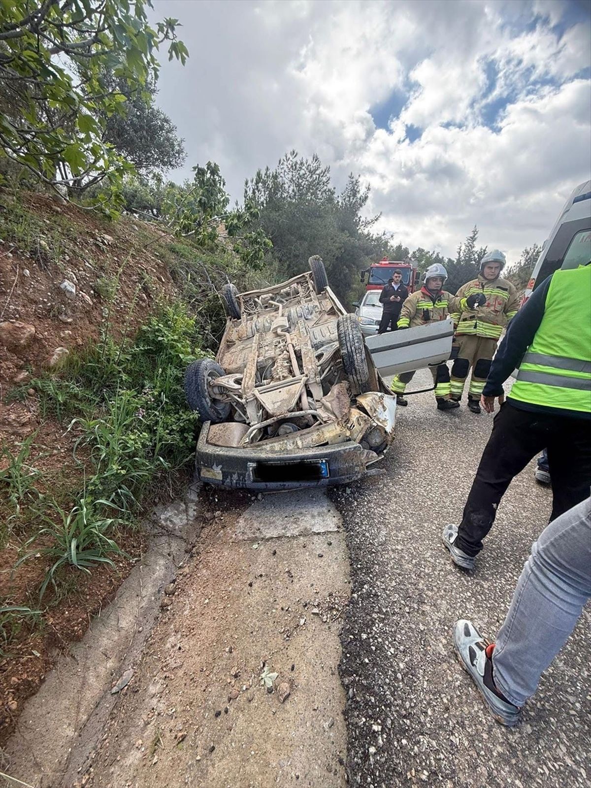 Belen\'de Takla Atan Araçta 2 Yaralı