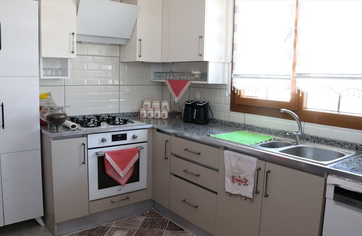 Kırıkhan\'da Depremzedelere 28 Köy Evi Teslim Edildi