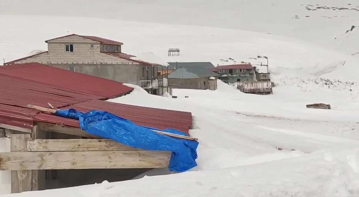 Bülbülan Yaylası\'nda Karlar Erimeye Başladı