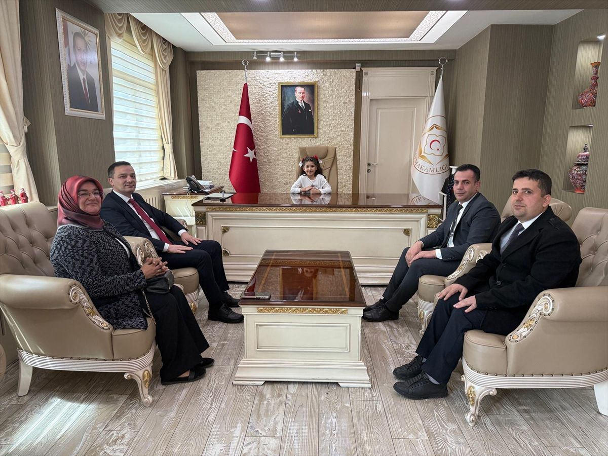 Kaymakam Bilgin, Koltuğunu Öğrenciye Devretti