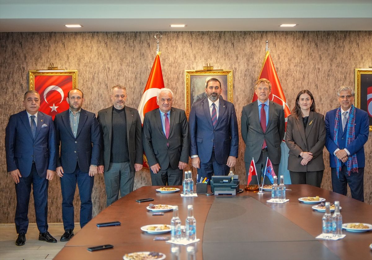 Hollanda Büyükelçisi Trabzonspor\'u Ziyaret Etti