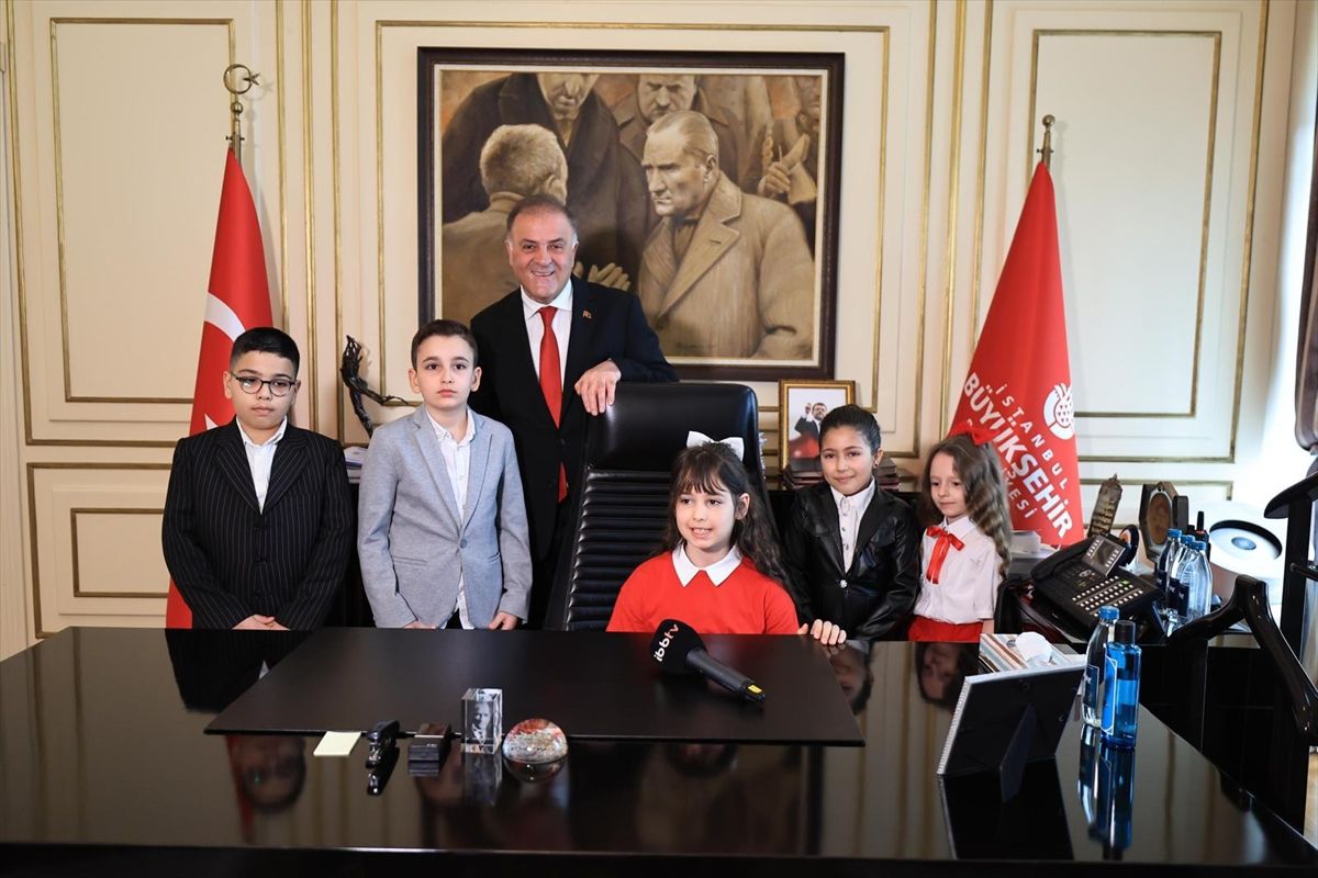 İBB Başkan Vekili, Makamını Öğrenciye Devretti