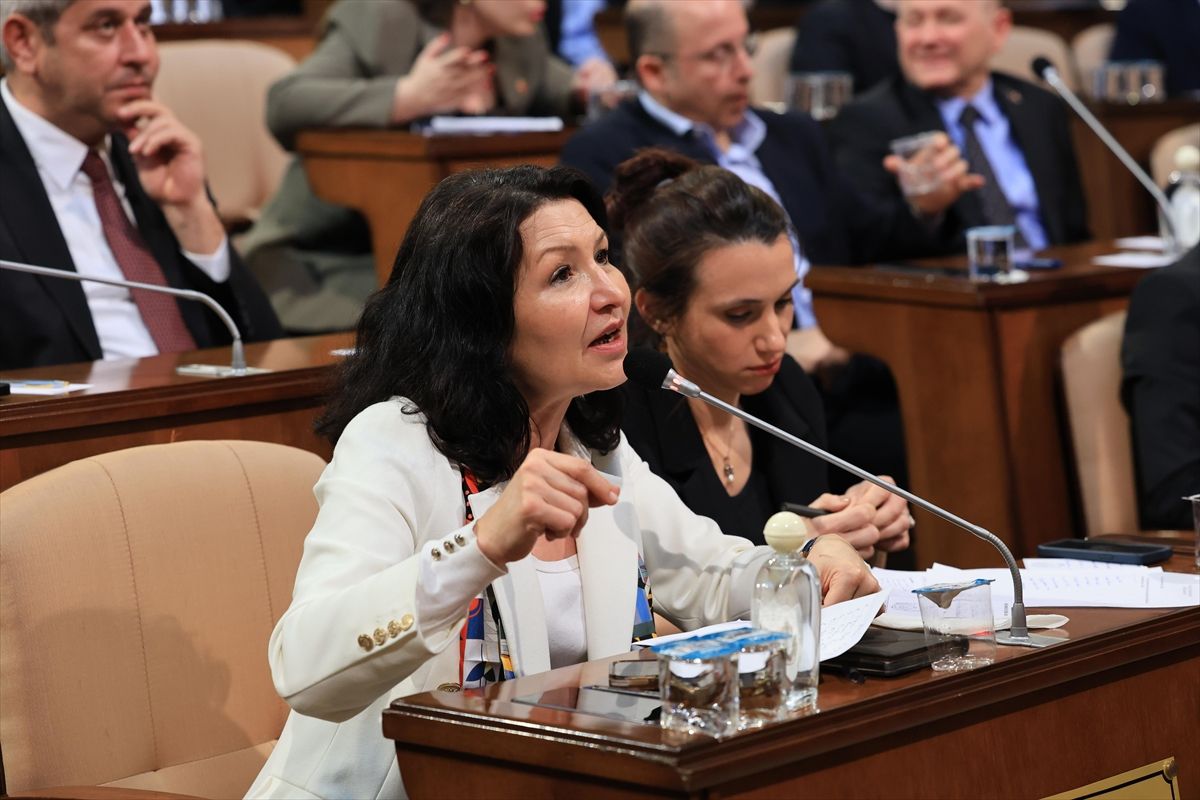 İBB Meclisi\'nde Divan Katipliği Seçimi Tartışmalı Geçti