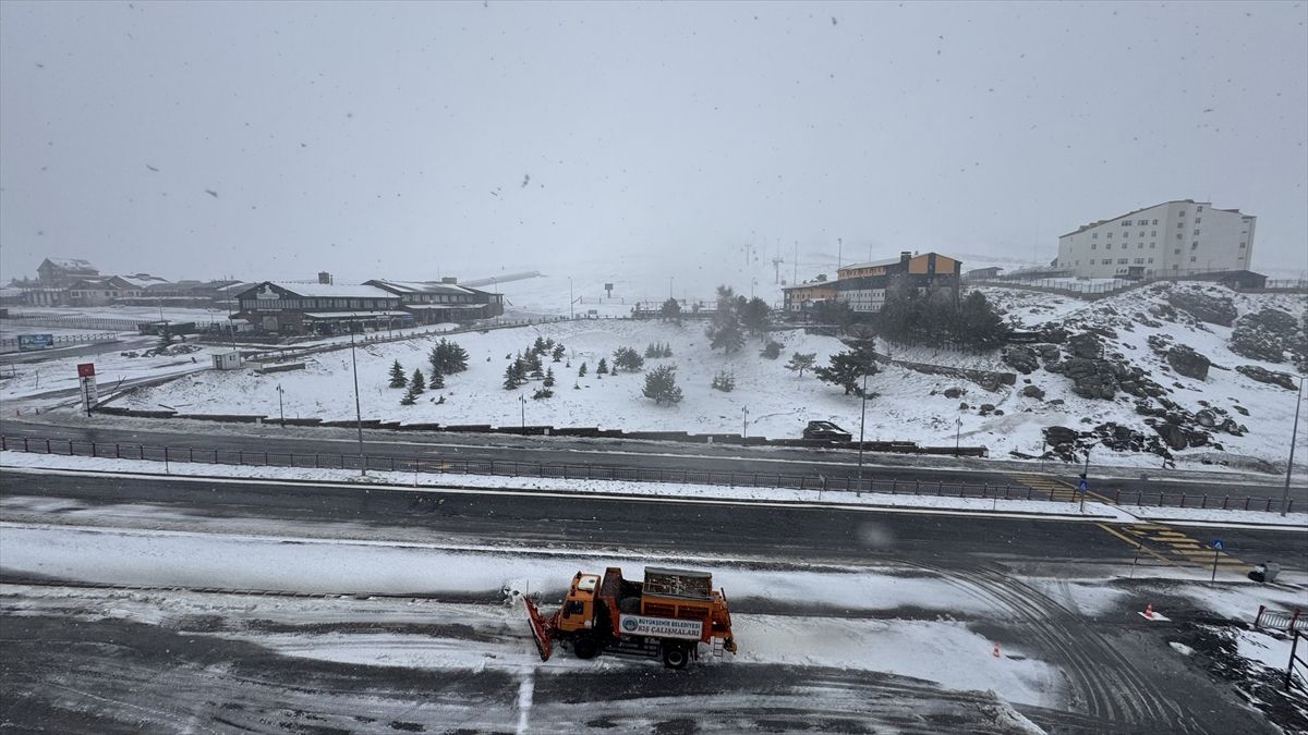 Erciyes\'te Mayıs Ayında Kar Yağdı