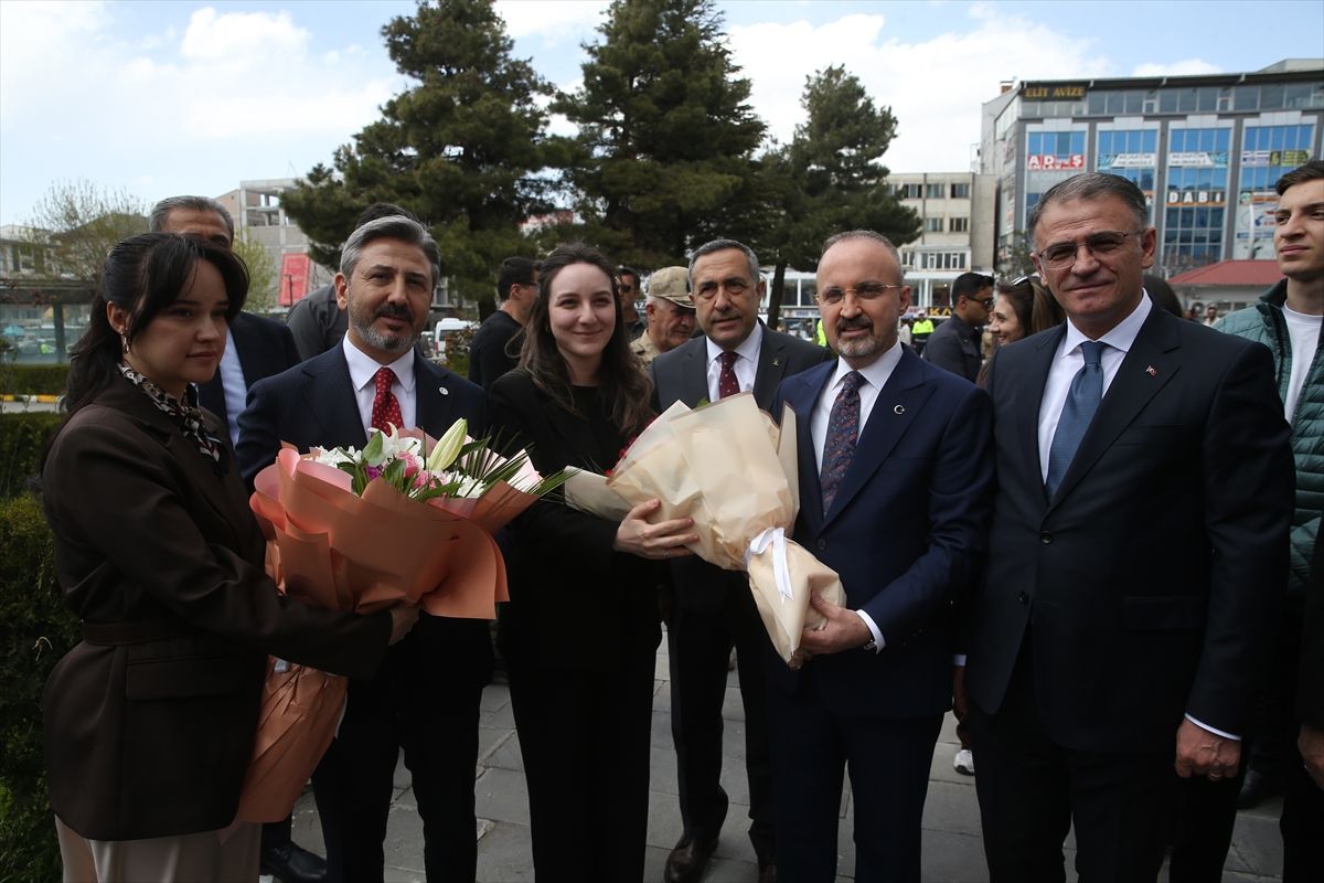 İçişleri Bakan Yardımcısı Turan, AK Parti Van İl Başkanlığını ziyaret etti Açıklaması
