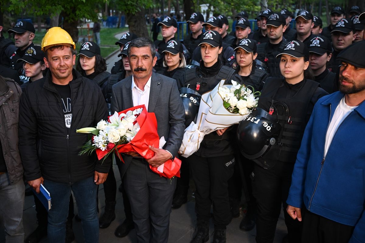 Madenci Eylemi Çiçeklerle Sonlandı