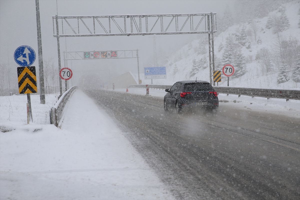 Ilgaz Dağı\'nda Kar Yağışı ve Sis Etkili