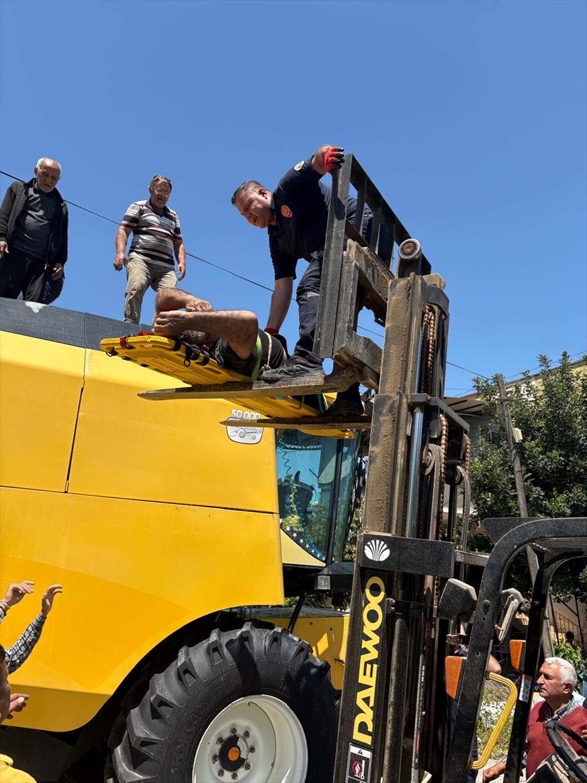Biçerdöverdeki Sürücü Elektrik Çarptı