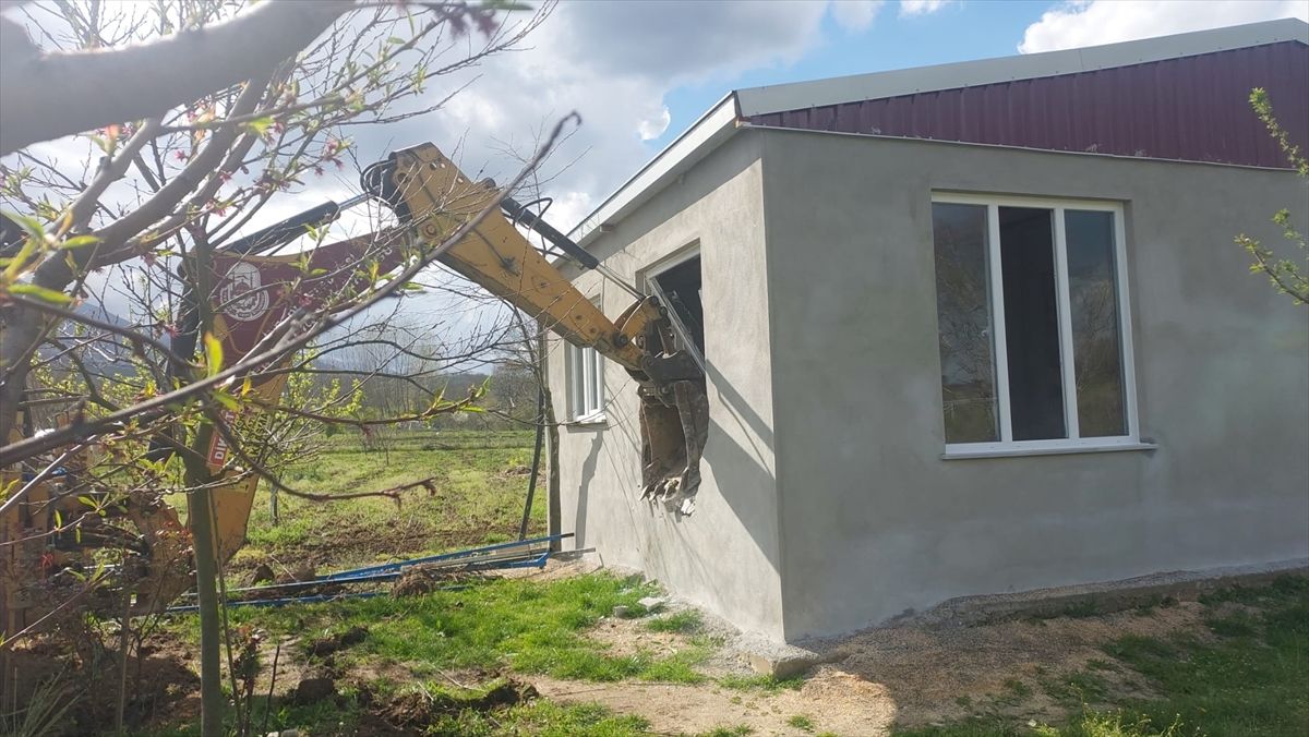 İnegöl\'de Kaçak Yapılara Geçit Yok