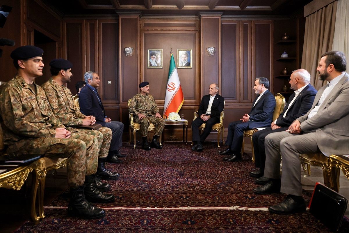 İran, Pakistan Genelkurmay Başkanı\'nı Kabul Etti