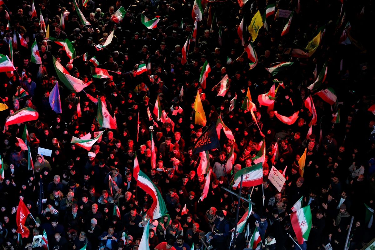 Tahran\'da Tümgeneral Hademi İçin Cenaze Töreni