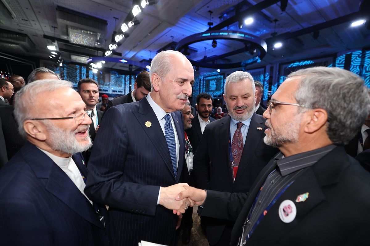 İran Heyeti, Törende Katliam Çantasını Getirdi