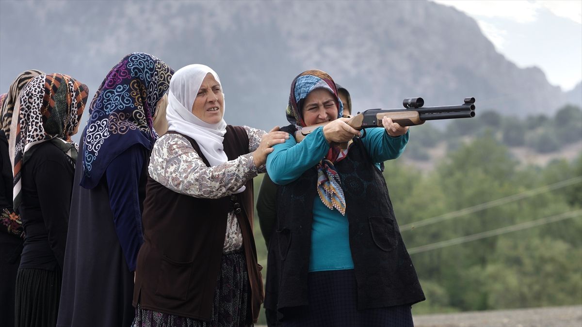 Morteza Atabaki\'nin \'32 Metre\' Belgeseli Türkiye\'de Prömiyer Yaptı