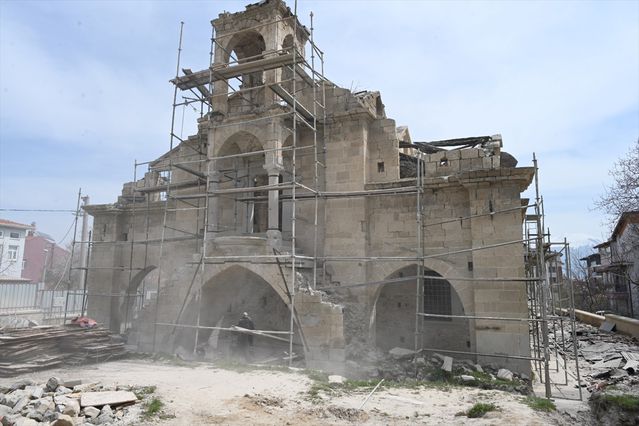 Aya Yorgi Kilisesi’nde Restorasyon Başladı