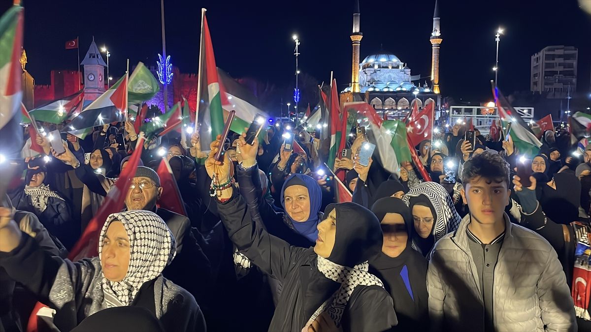 Kayseri\'de İdam Ceza Yasası Protesto Edildi