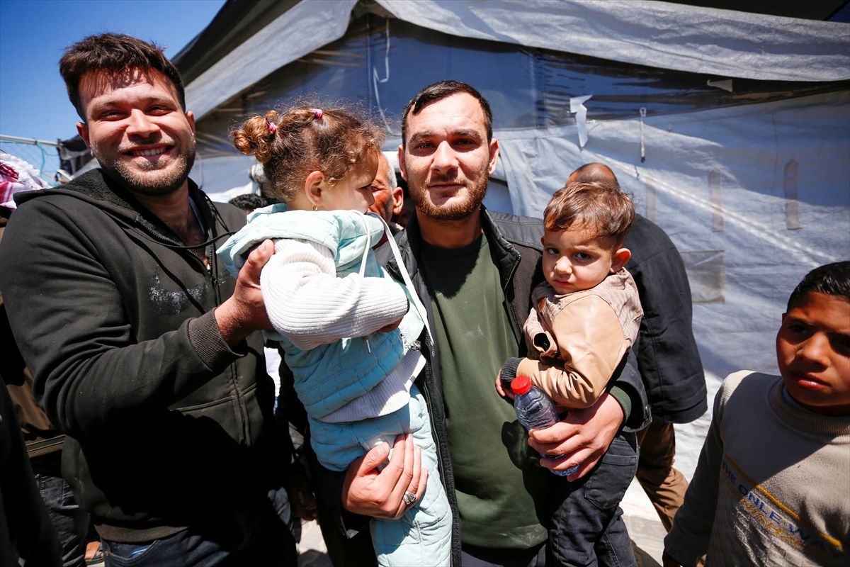 İsrail\'in Gazze\'den alıkoyduğu 14 Filistinliyi serbest bıraktı