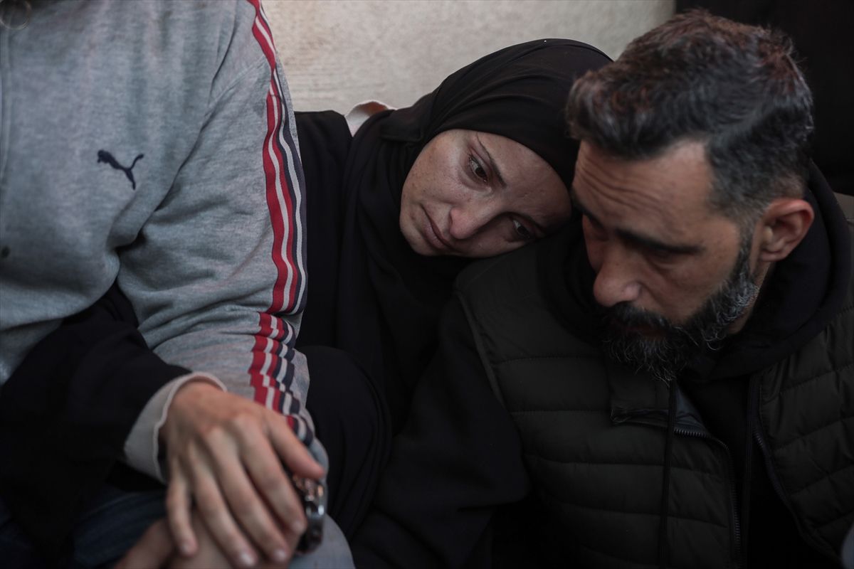 İsrail\'in Gazze\'ye saldırılarında hayatını kaybeden Al Jazeera muhabiri son yolculuğuna uğurlandı