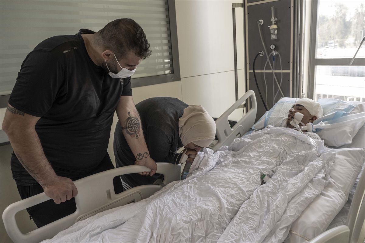 İsrail Saldırısında Yaralanan Genç Yaşam Mücadelesi Veriyor