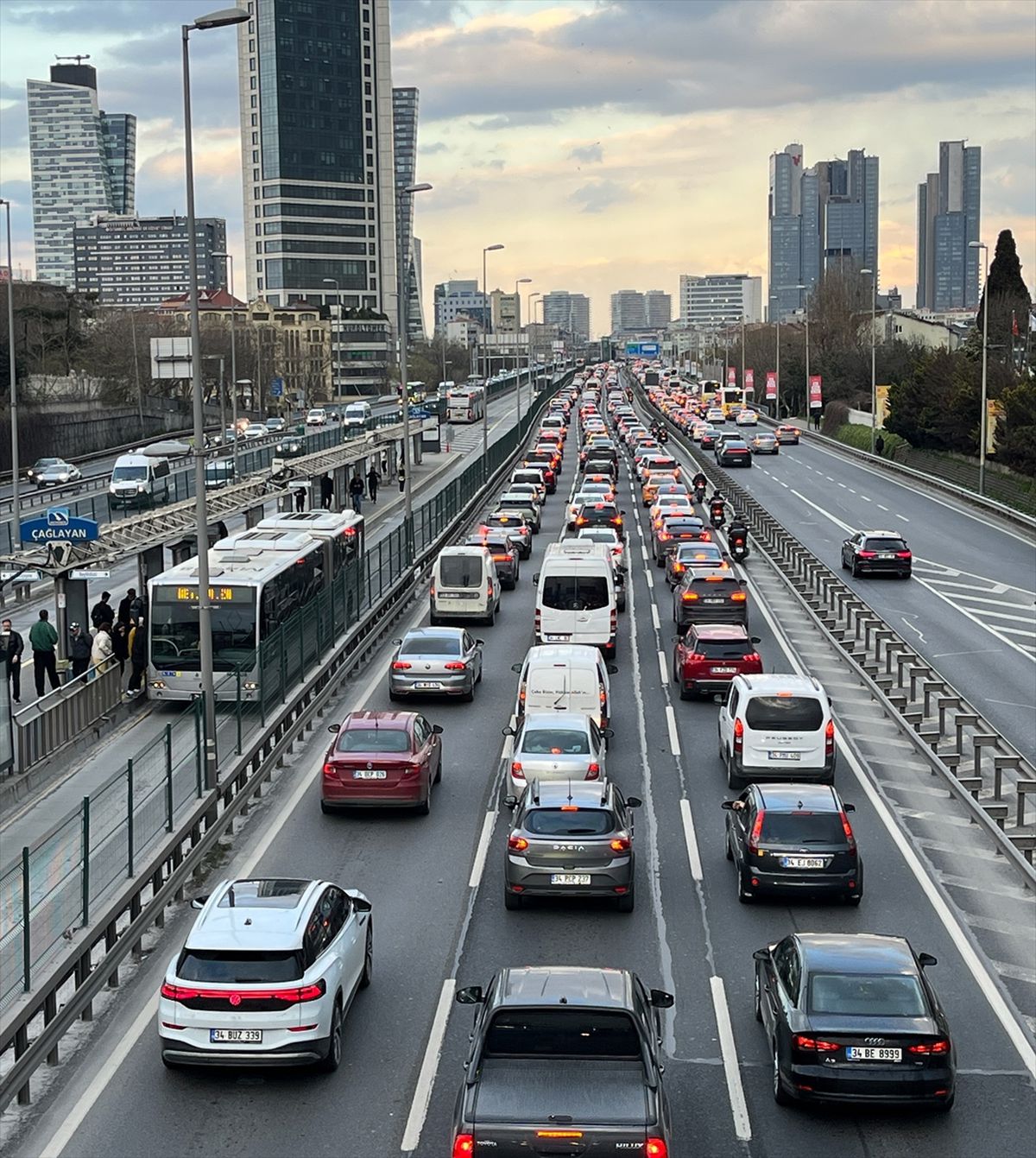 İstanbul\'da Trafik Yoğunluğu Yüzde 81