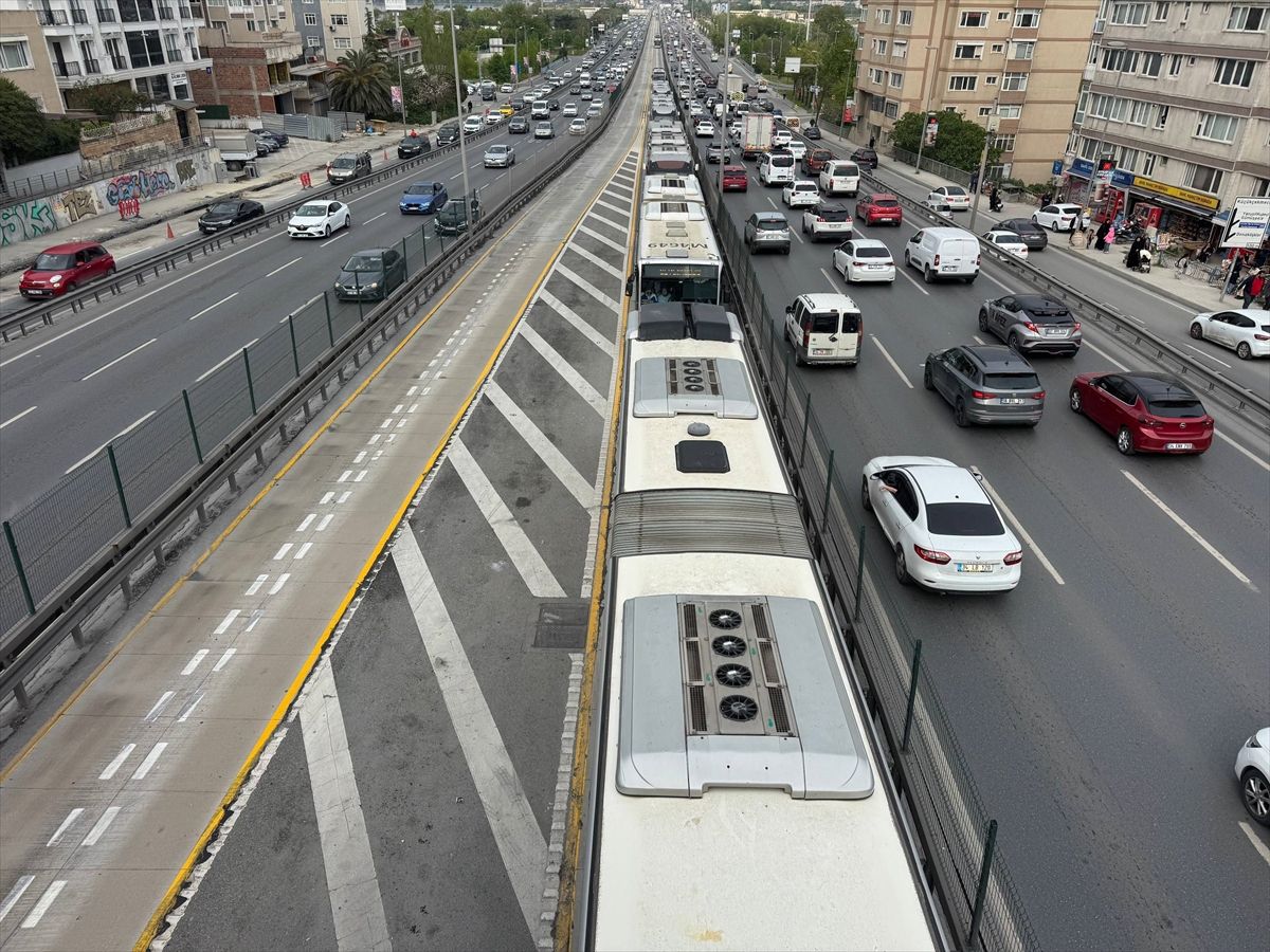 Metrobüste Yangın, Seferler Aksadı