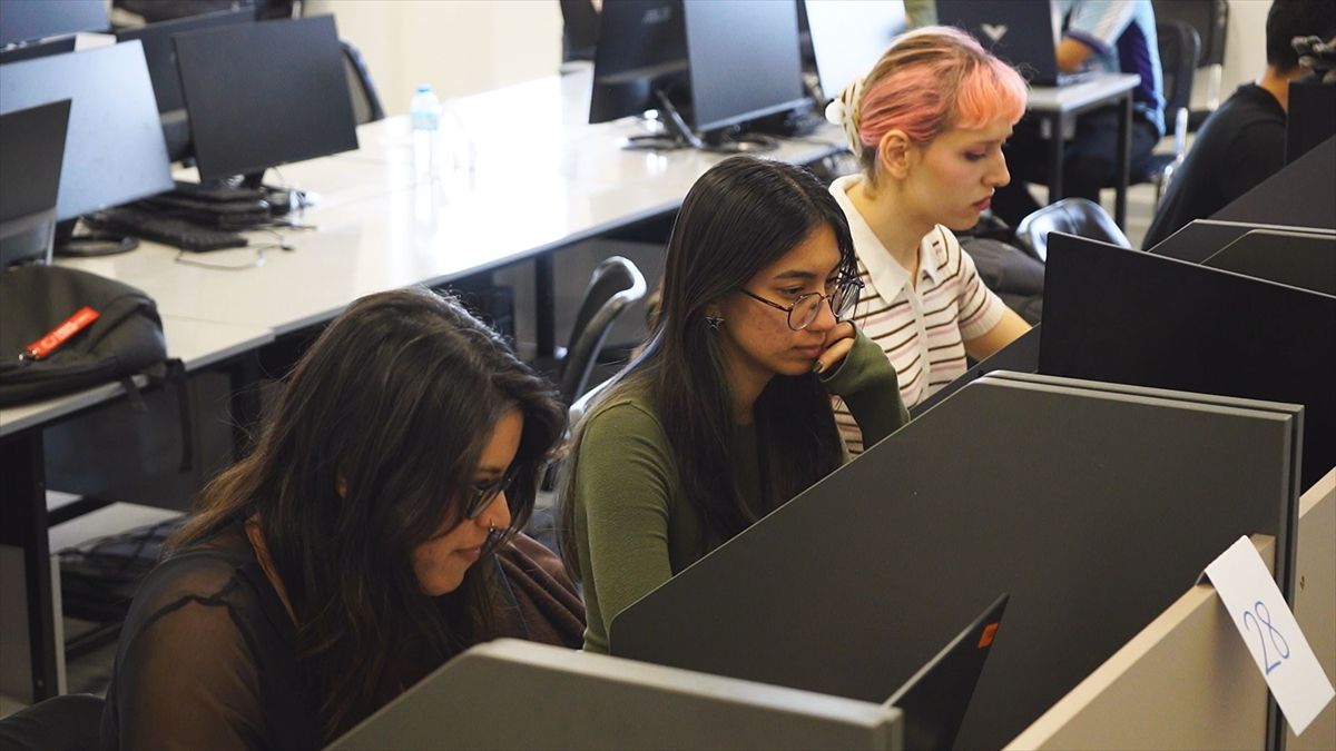 ISUBÜ\'de Hackathon Heyecanı