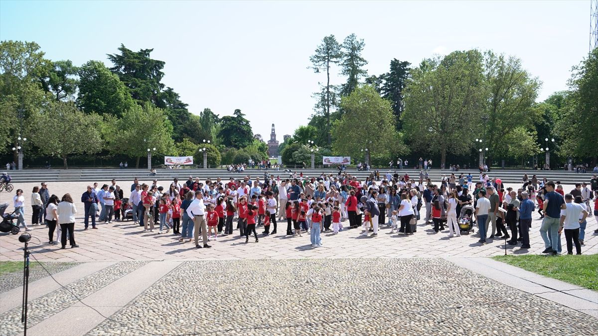 İtalya\'daki Türkler 23 Nisan Ulusal Egemenlik ve Çocuk Bayramı için bir araya geldi