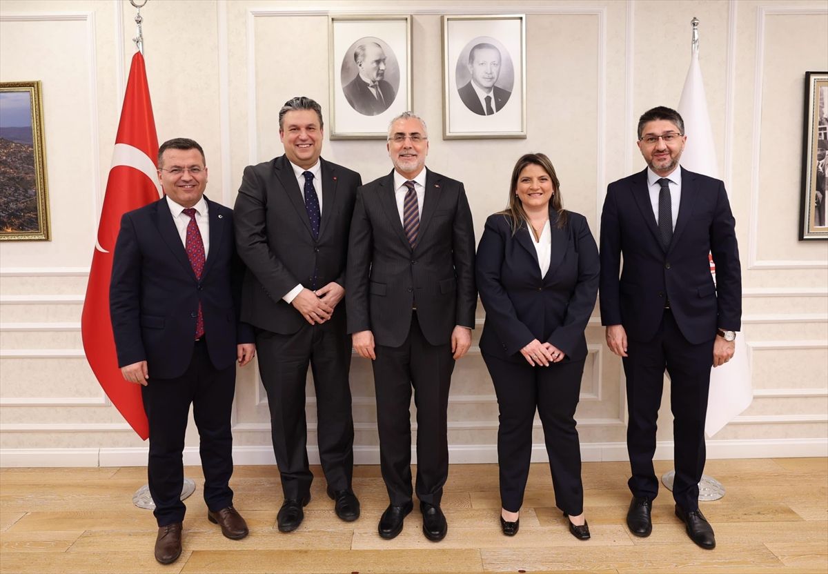 İtalyan Şef Claudio Chinali\'ye Turkuaz Kart