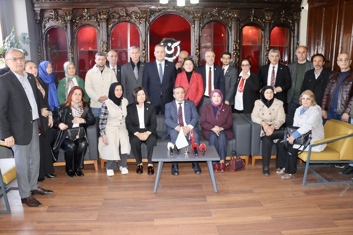 İYİ Parti Genel Başkan Yardımcısı Ofluoğlu, Trabzon\'da basın toplantısı düzenledi Açıklaması