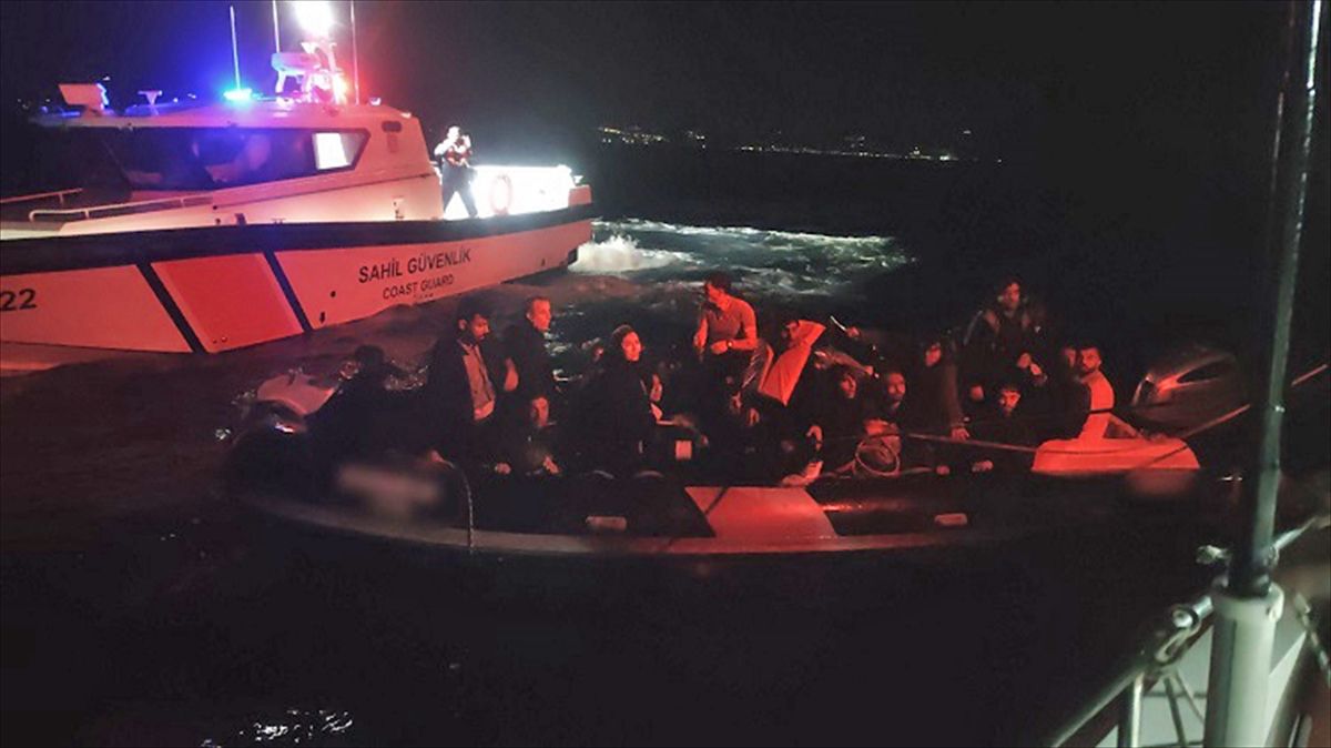 Seferihisar\'da 24 Düzensiz Göçmen Yakalandı