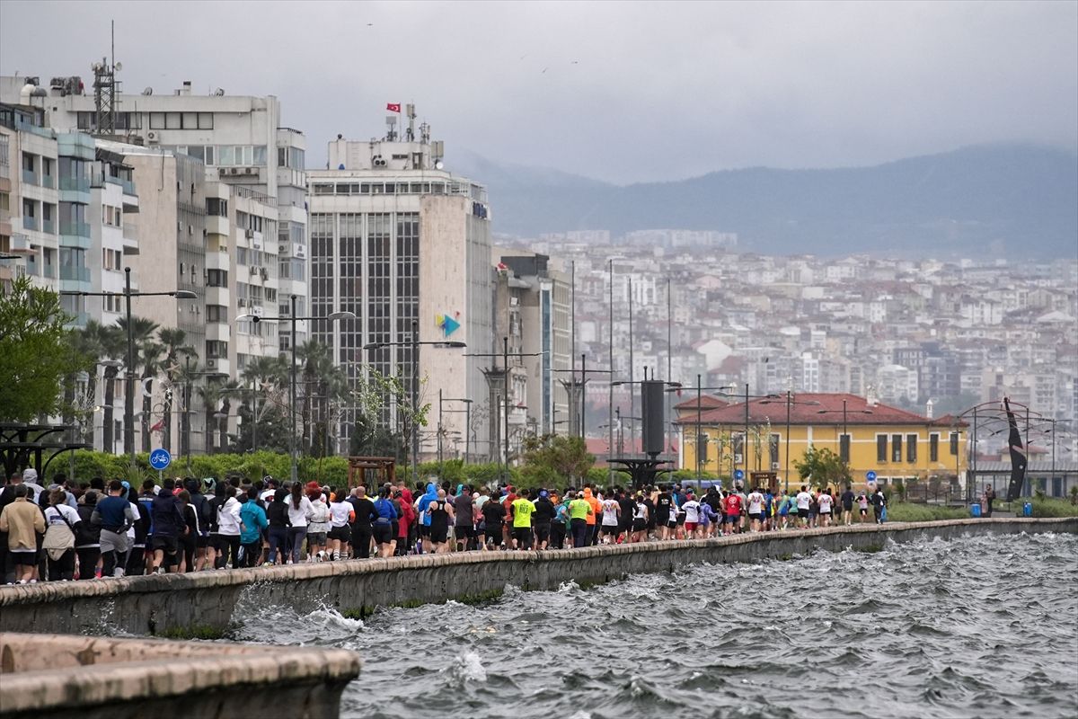 1. Balkan Dostluk Koşusu İzmir\'de Gerçekleşti