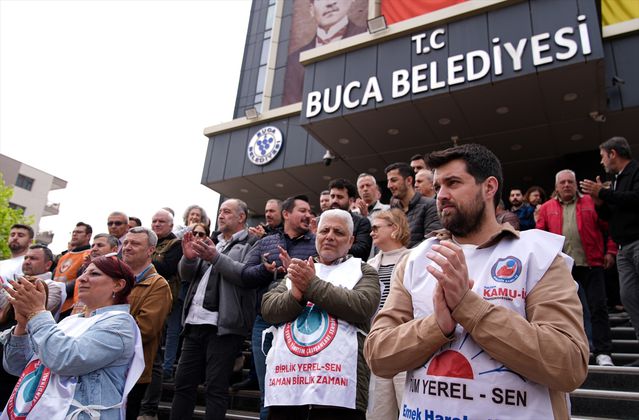 İzmir’de Memurlar 1 Gün İş Bıraktı