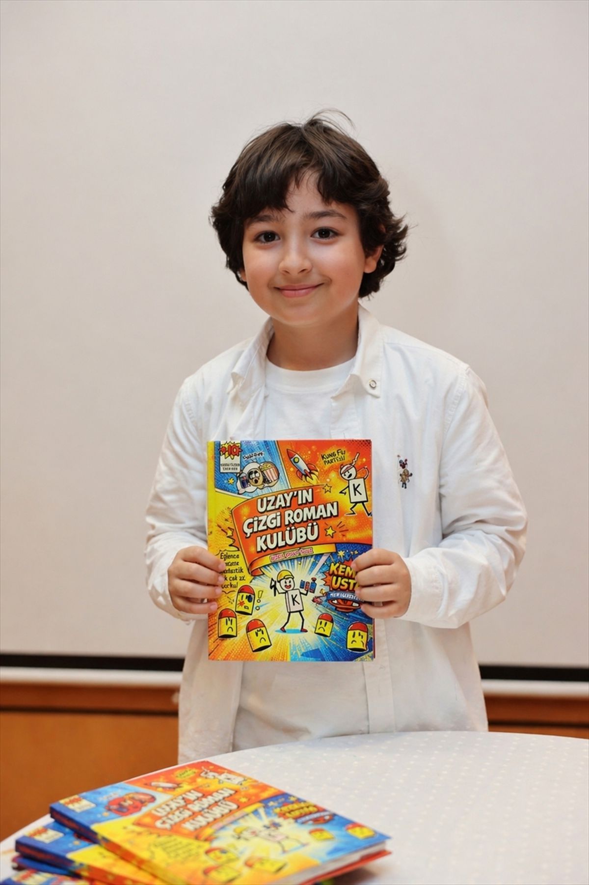 9 Yaşındaki Uzay Kaan\'dan Kitap