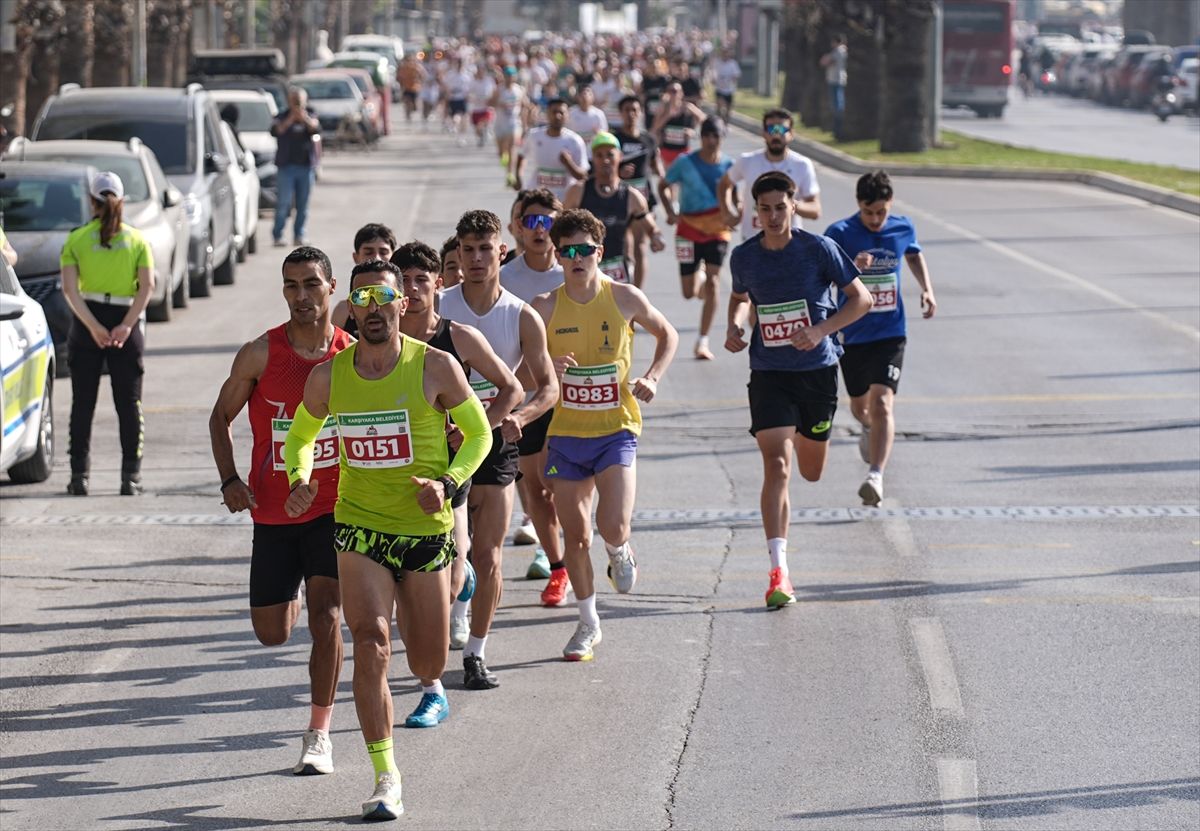 İzmir\'de 37. Zübeyde Hanım Koşusu Gerçekleşti