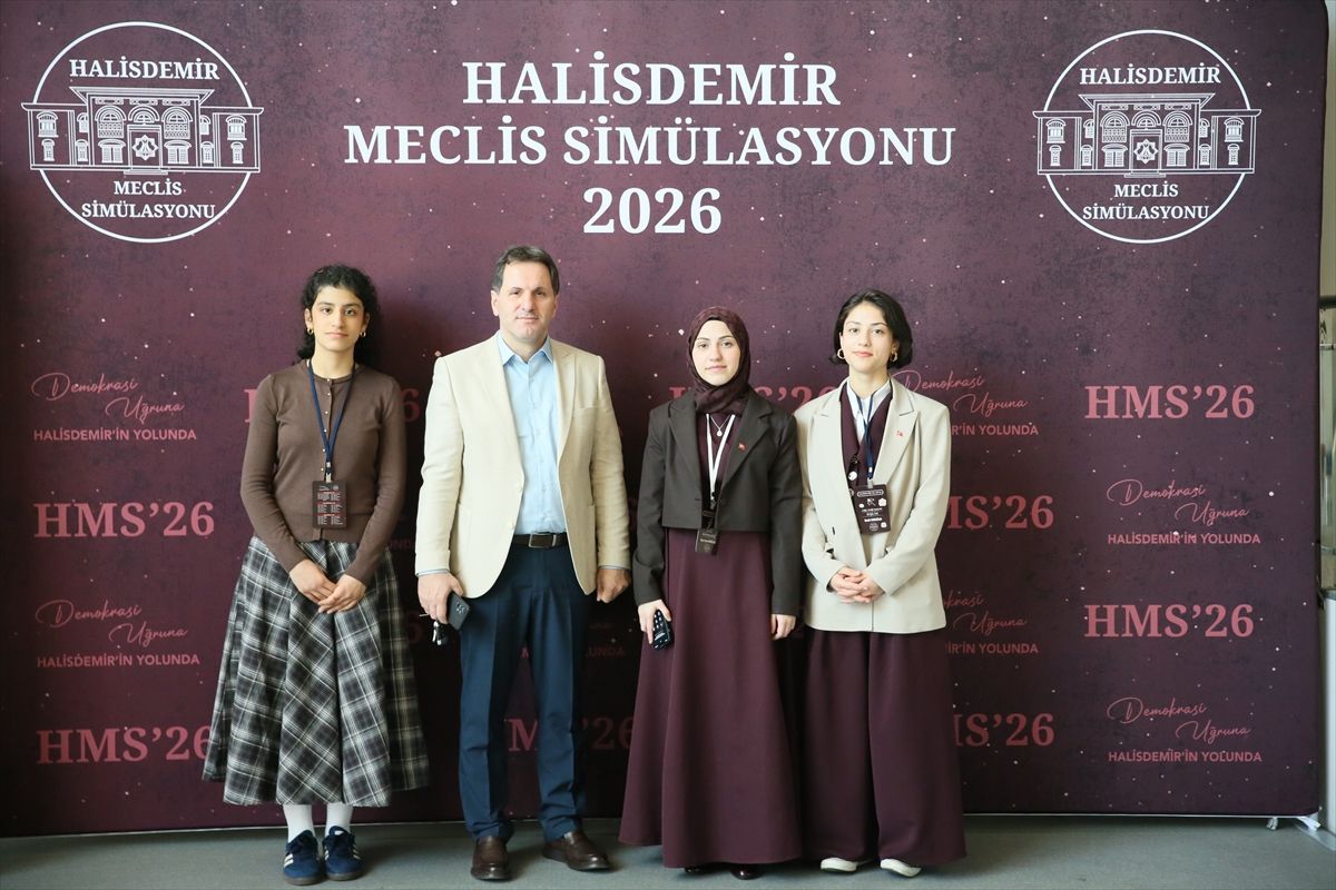 İzmir\'de lise öğrencileri meclis deneyimi yaşadı