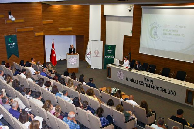 İzmir’de rehber öğretmenlere bağımlılıkla mücadele eğitimi verildi