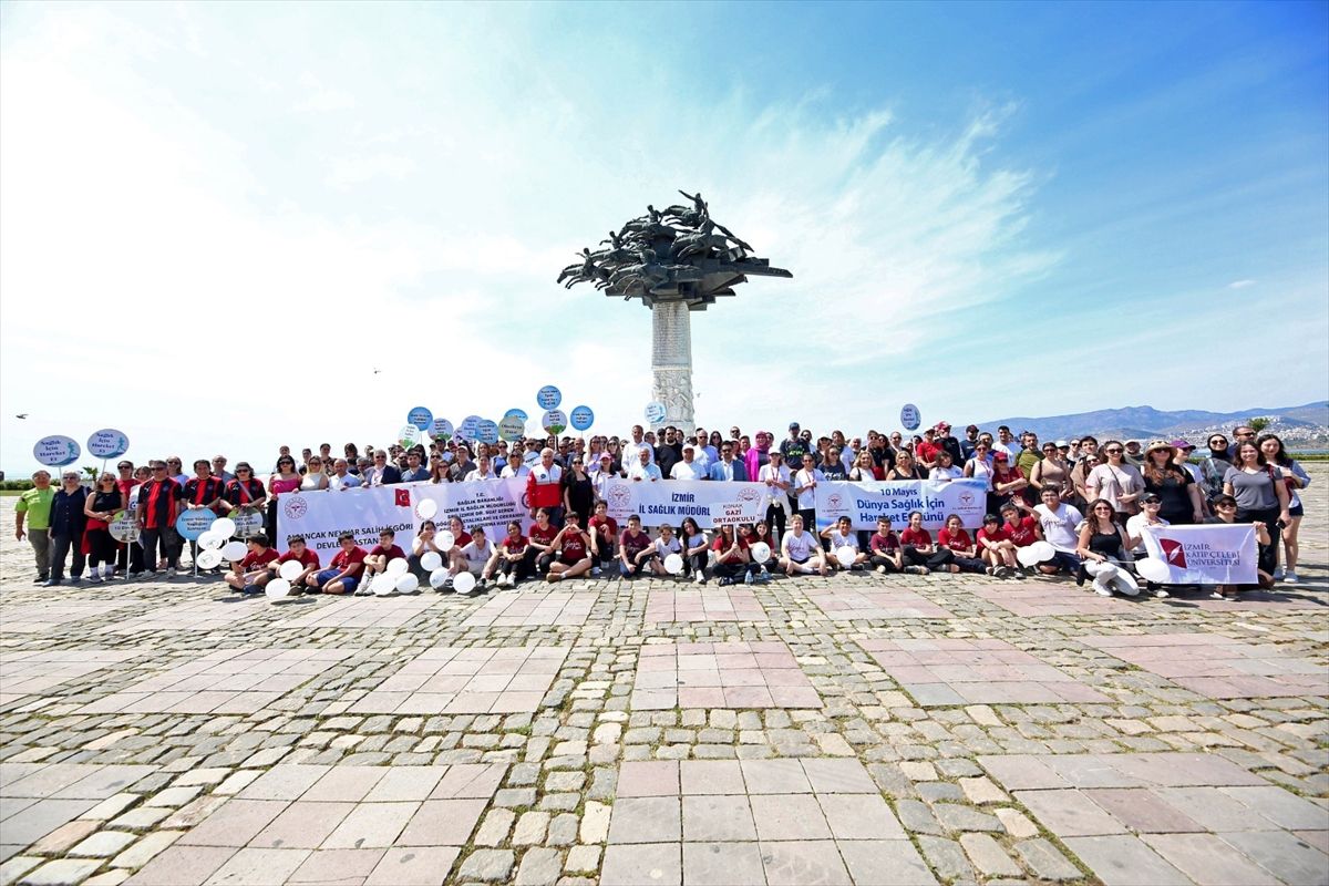 İzmir\'de Sağlık Yürüyüşü Düzenlendi