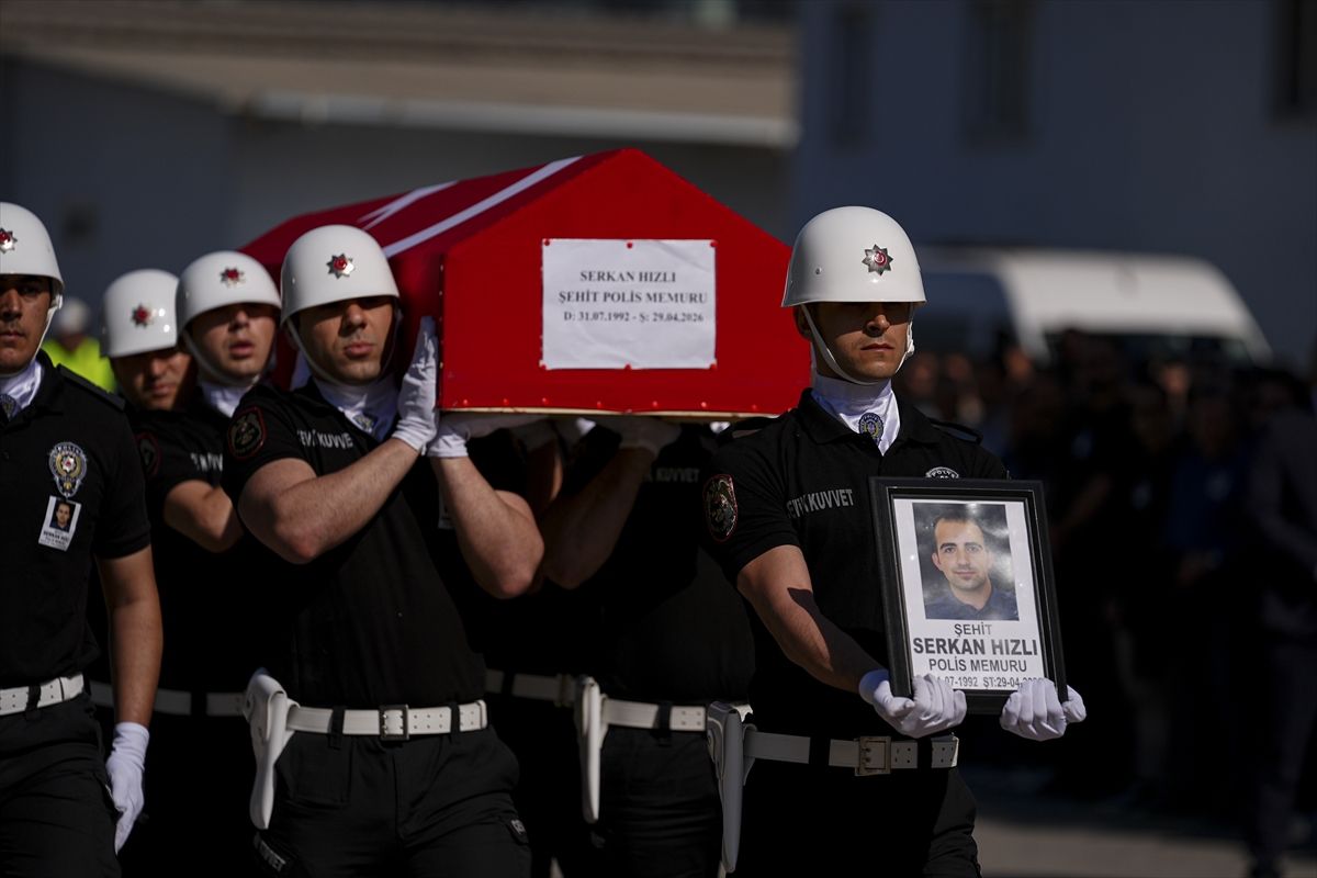 İzmir\'de trafik kazasında şehit olan polis Serkan Hızlı için tören düzenlendi
