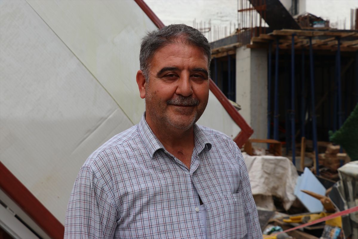 İzmir\'de Vinç Kazası: 3 Yaralı