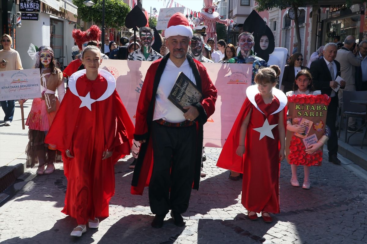 Çeşme\'de Kitap Takas Şenliği