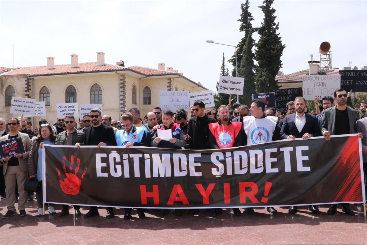 Eğitimciler Siverek Saldırısını Protesto Ediyor